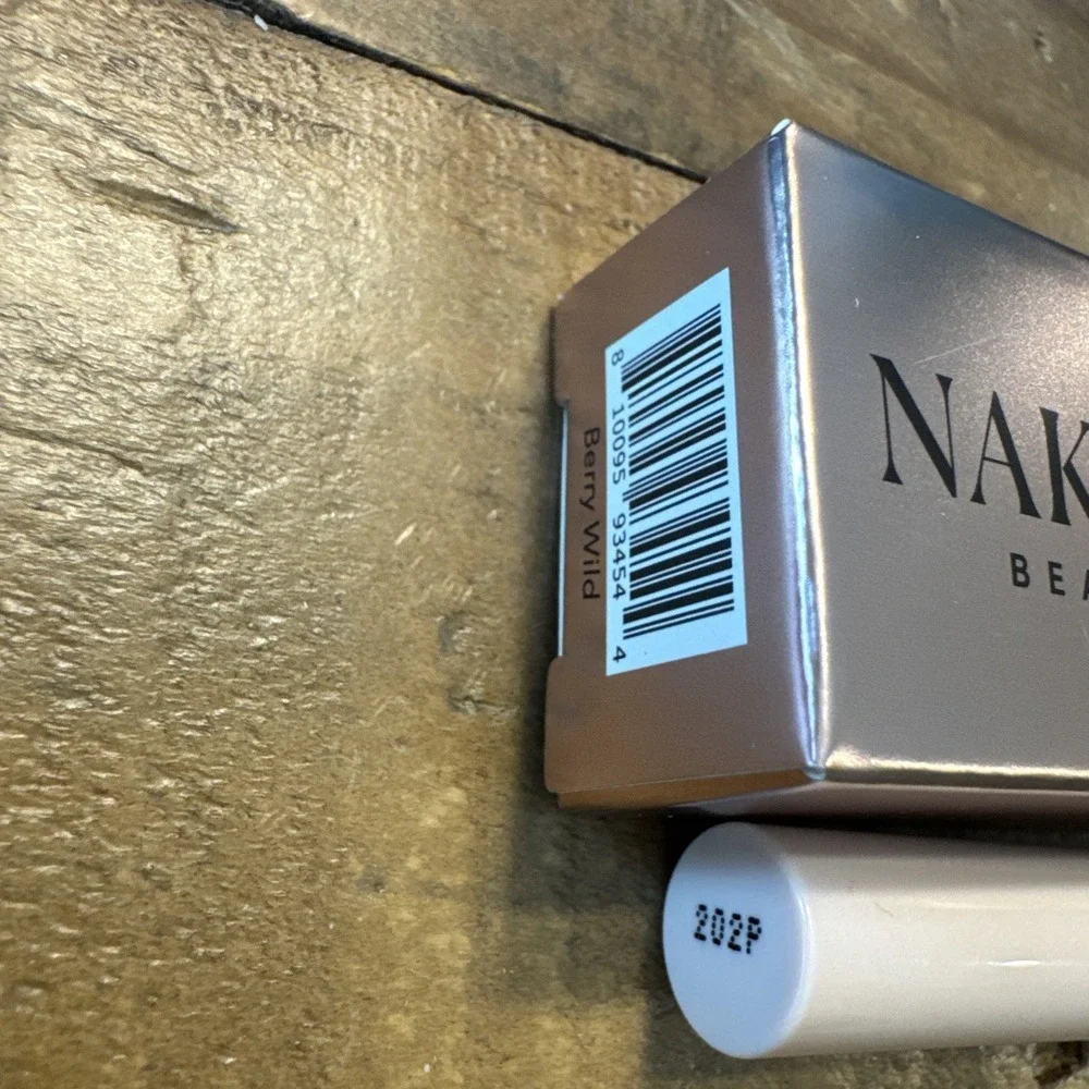 Nakery Beauty PLUMParadise Dual Ended Lip Peptide Color Drench Berry Wild NIB B1